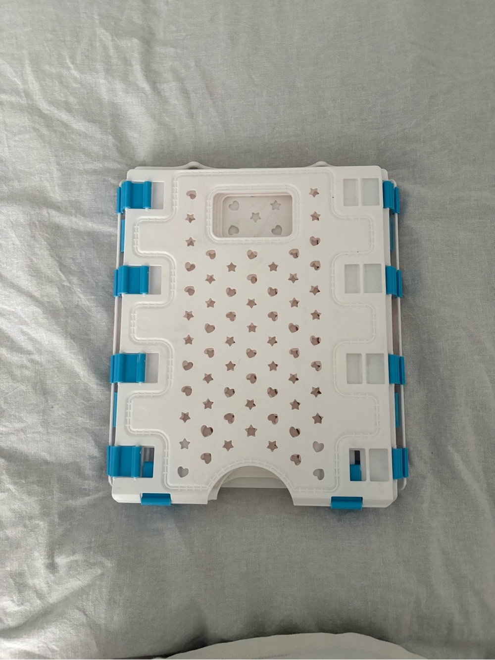 Folding device